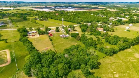 1976 Hartsville Pike Gallatin TN 37066