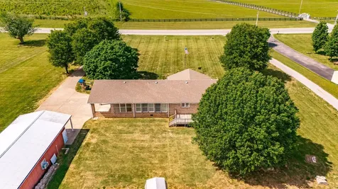 1976 Hartsville Pike Gallatin TN 37066