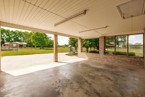 1976 Hartsville Pike Gallatin TN 37066