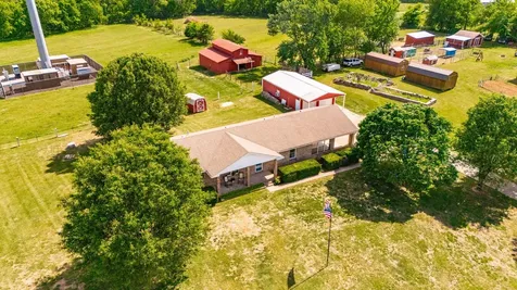1976 Hartsville Pike Gallatin TN 37066