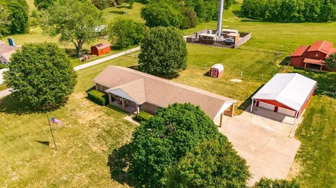 1976 Hartsville Pike Gallatin TN 37066