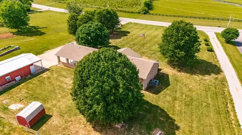 1976 Hartsville Pike Gallatin TN 37066