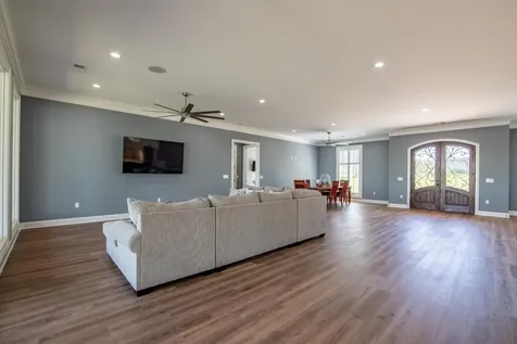 650 W Pillow Street Clifton TN 38425