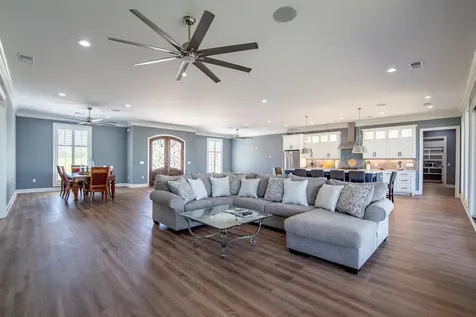 650 W Pillow Street Clifton TN 38425