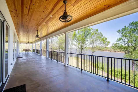 650 W Pillow Street Clifton TN 38425