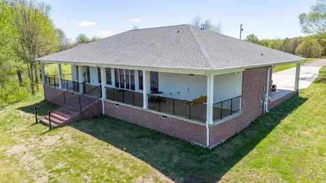 650 W Pillow Street Clifton TN 38425