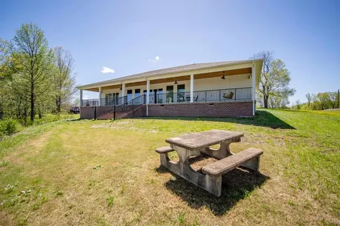 650 W Pillow Street Clifton TN 38425
