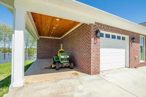 650 W Pillow Street Clifton TN 38425