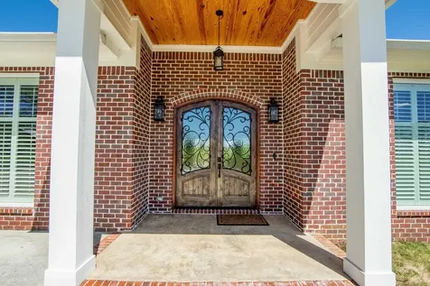 650 W Pillow Street Clifton TN 38425