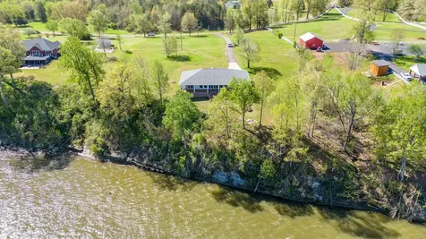 650 W Pillow Street Clifton TN 38425
