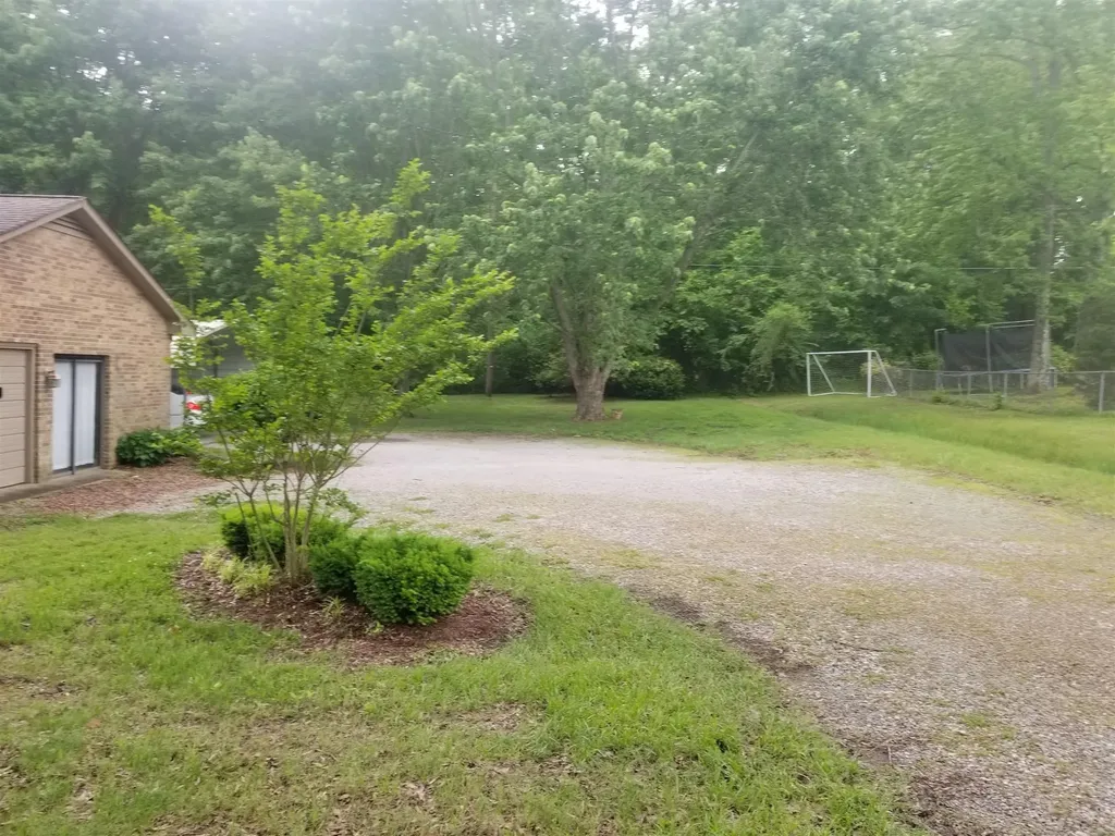 201 Sam Davis Drive Springfield TN 37172