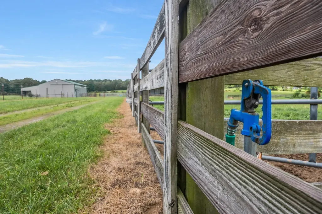 2620 Highway 48, S Dickson TN 37055
