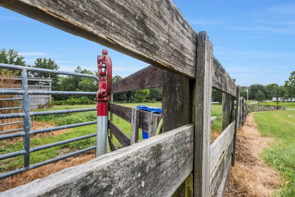 2620 Highway 48, S Dickson TN 37055