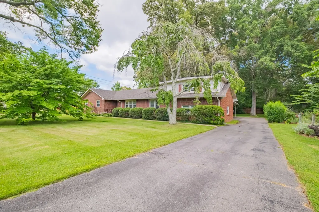 101 Crestwood Drive Tullahoma TN 37388