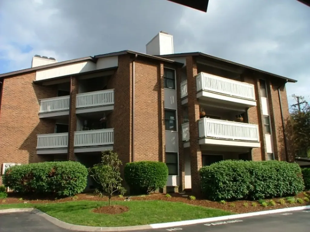 120 Hillsboro Place Nashville TN 37215