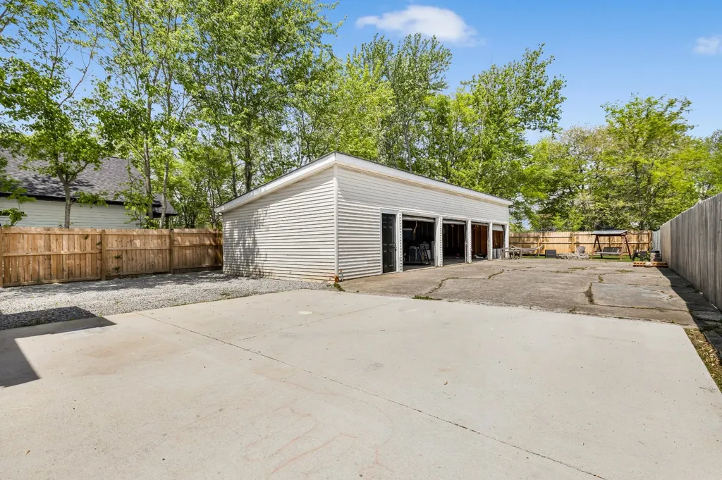 795 19th Ave, W Springfield TN 37172