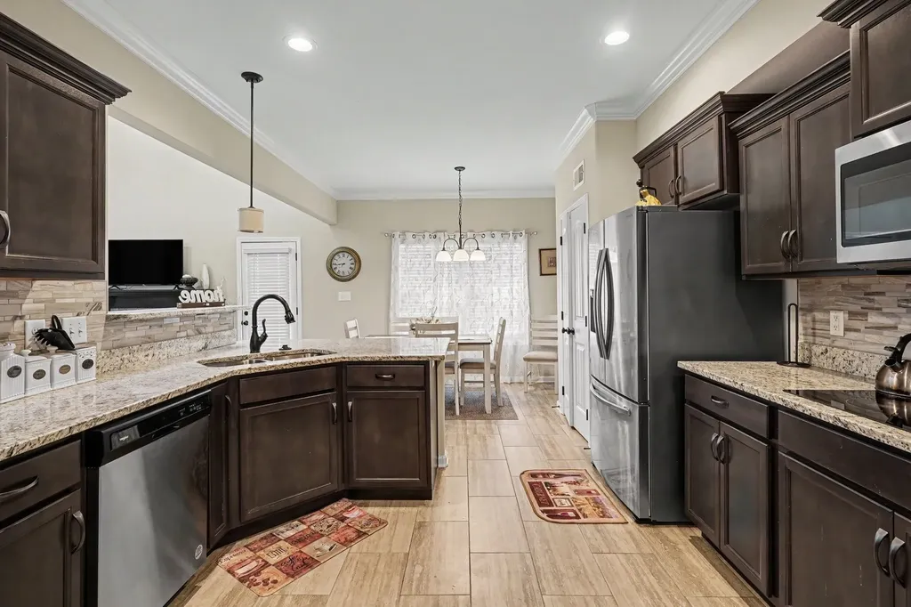 538 Low Country Court Clarksville TN 37042