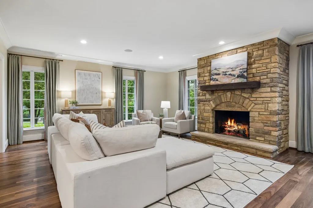 2127 Chickering Nashville TN 37215