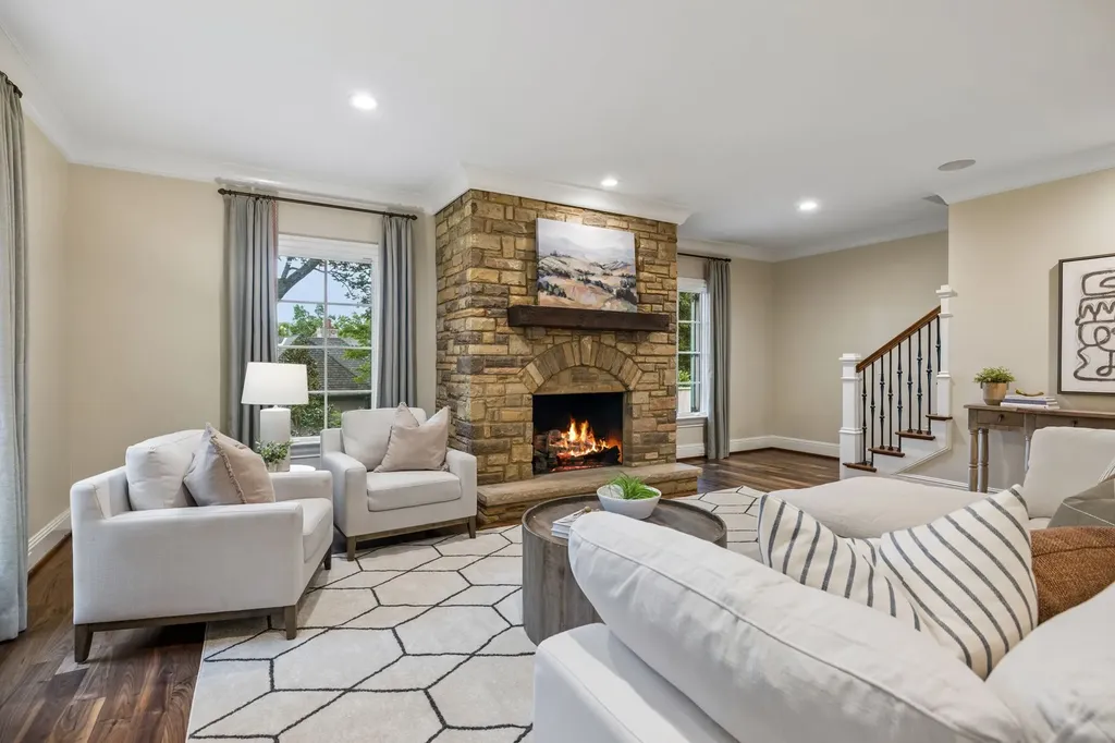 2127 Chickering Nashville TN 37215