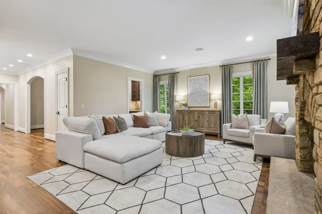 2127 Chickering Nashville TN 37215