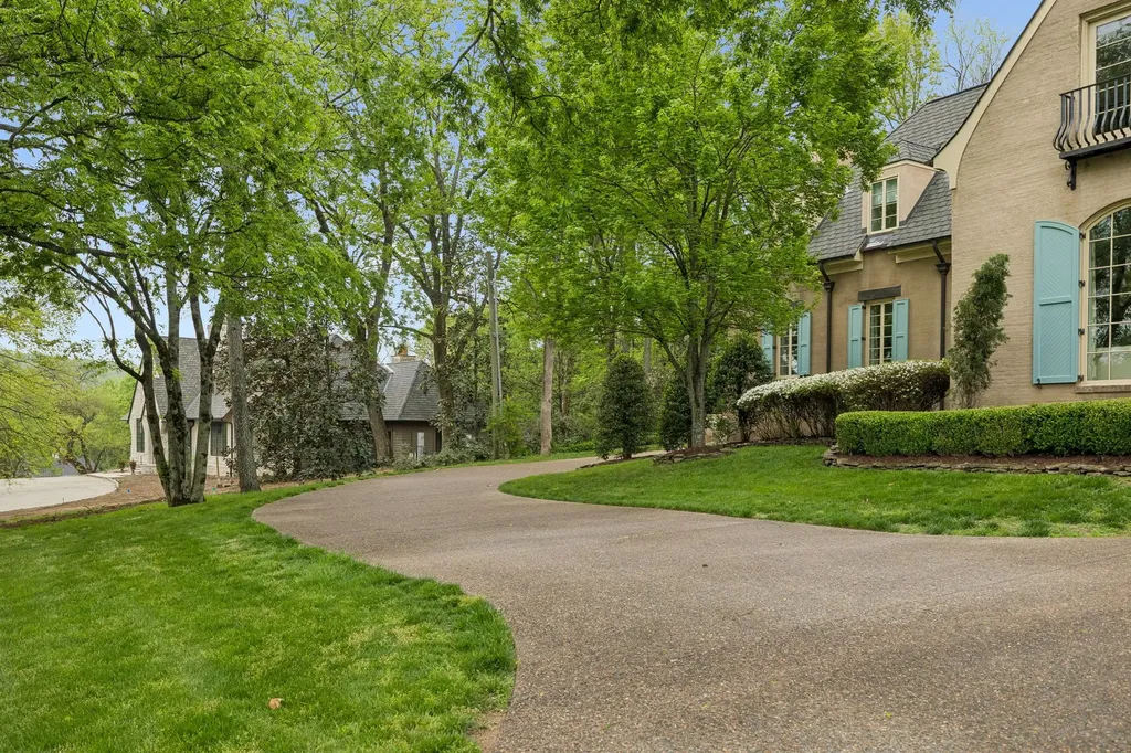 2127 Chickering Nashville TN 37215