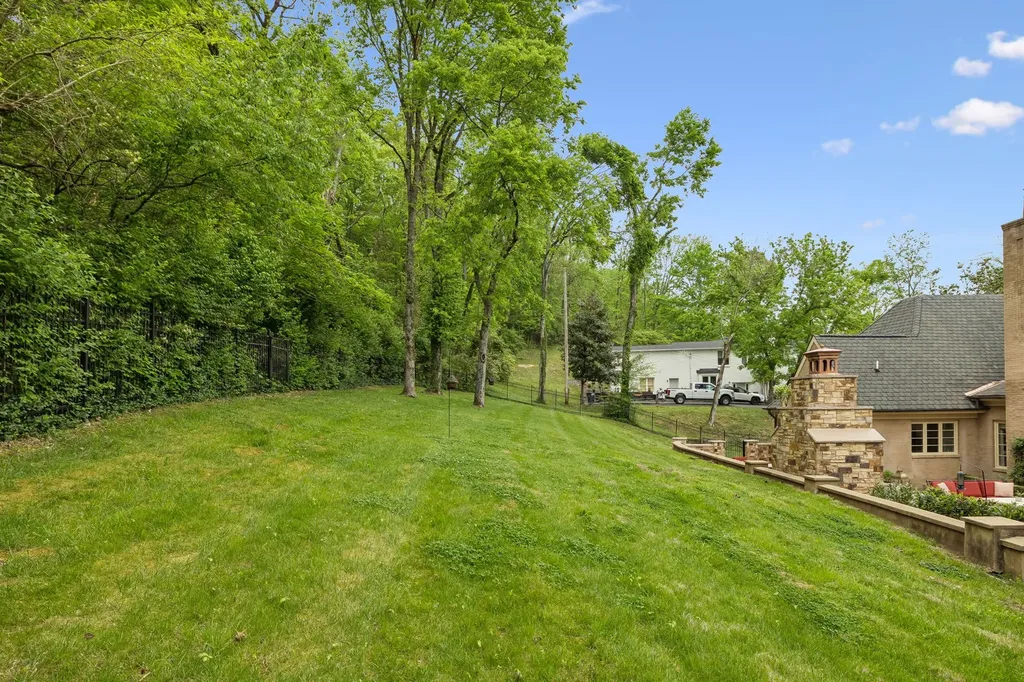 2127 Chickering Nashville TN 37215
