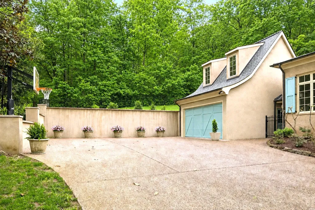 2127 Chickering Nashville TN 37215