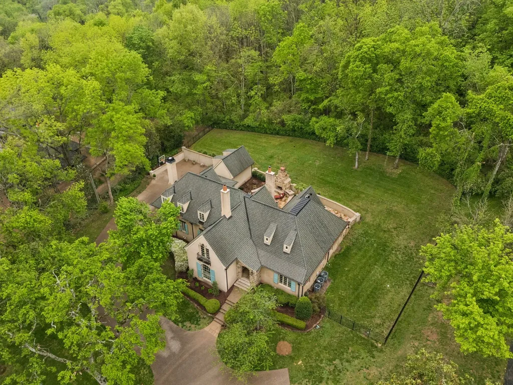 2127 Chickering Nashville TN 37215