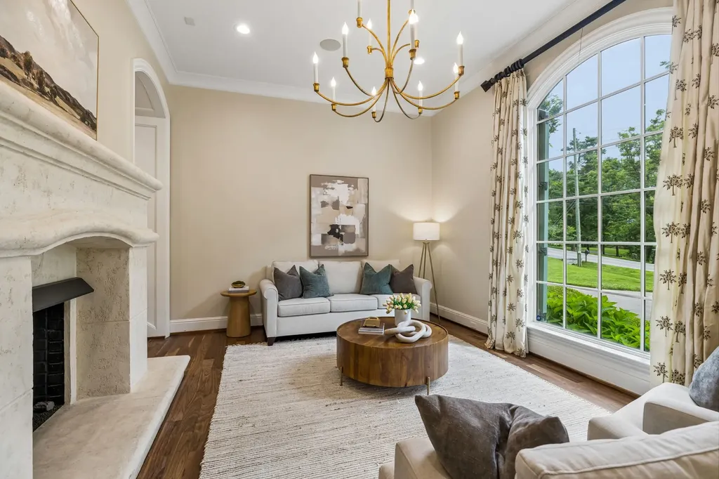 2127 Chickering Nashville TN 37215