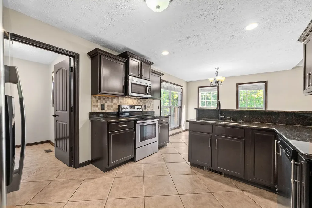 1768 Apache Way Clarksville TN 37042