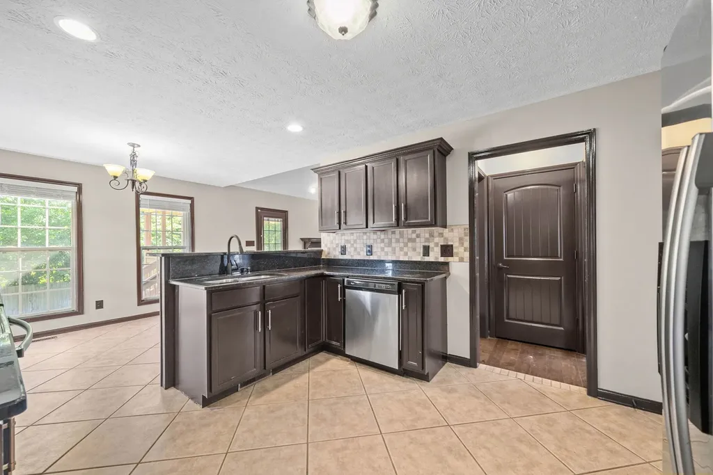 1768 Apache Way Clarksville TN 37042