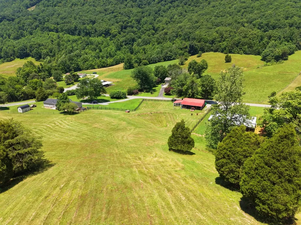 1319 Ideal Valley Road Spring City TN 37381