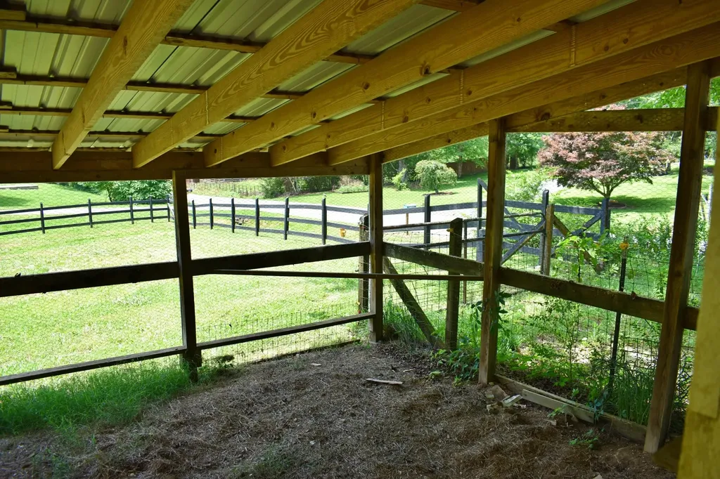 1319 Ideal Valley Road Spring City TN 37381