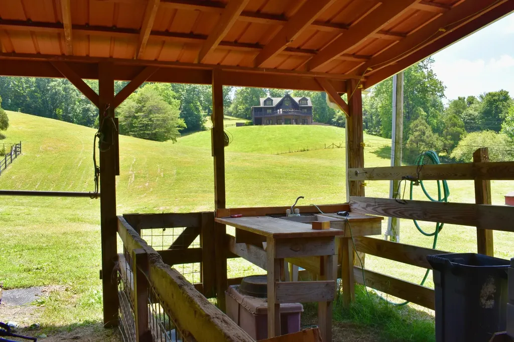 1319 Ideal Valley Road Spring City TN 37381