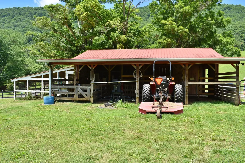 1319 Ideal Valley Road Spring City TN 37381