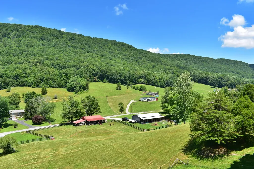 1319 Ideal Valley Road Spring City TN 37381
