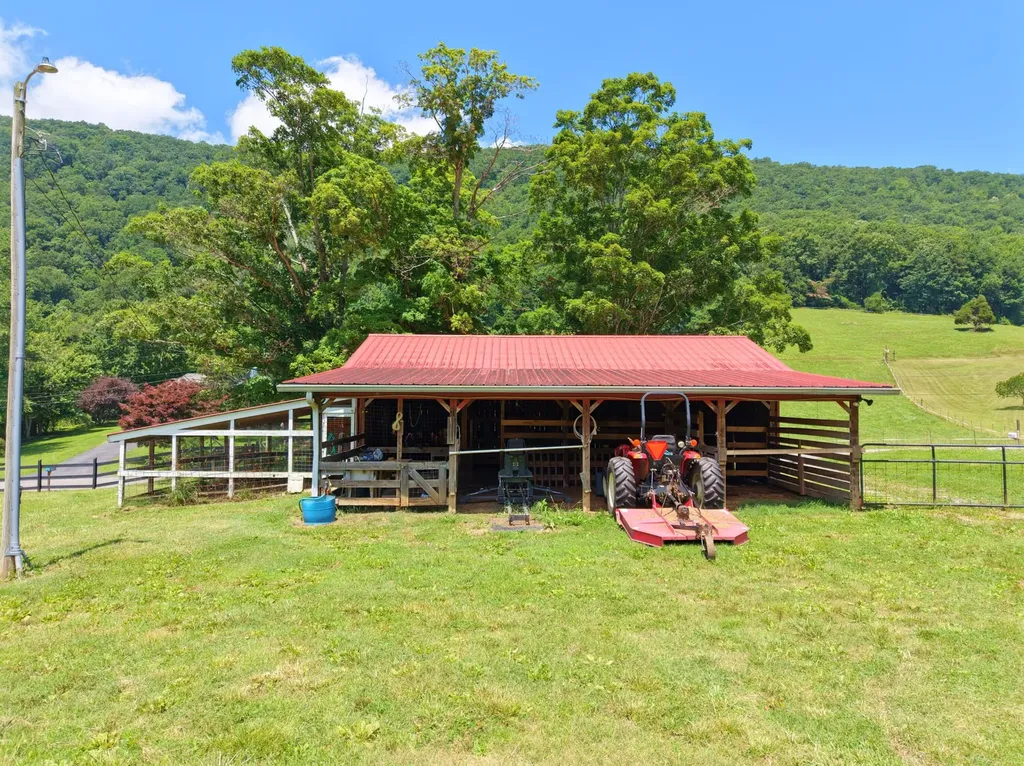 1319 Ideal Valley Road Spring City TN 37381