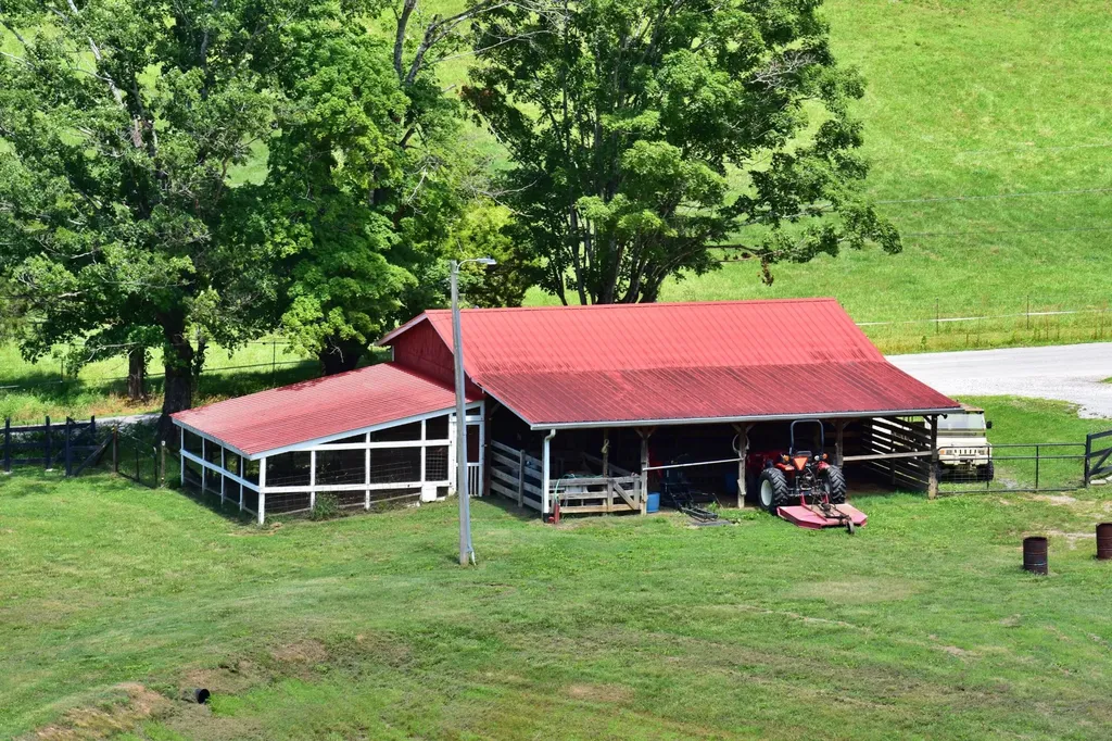 1319 Ideal Valley Road Spring City TN 37381