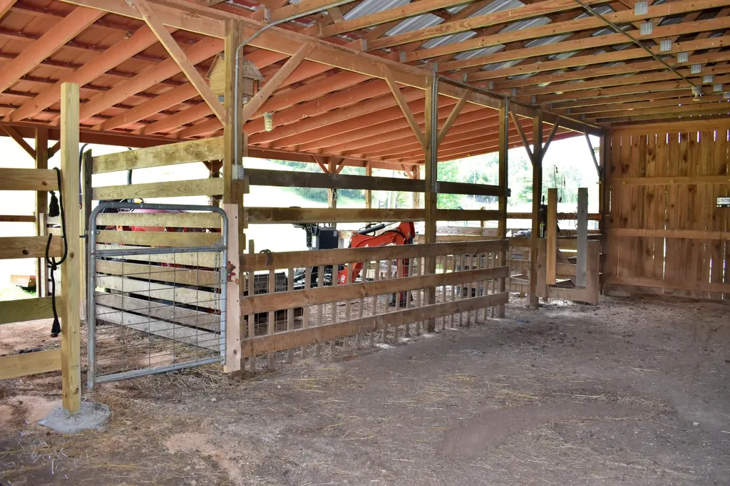 1319 Ideal Valley Road Spring City TN 37381