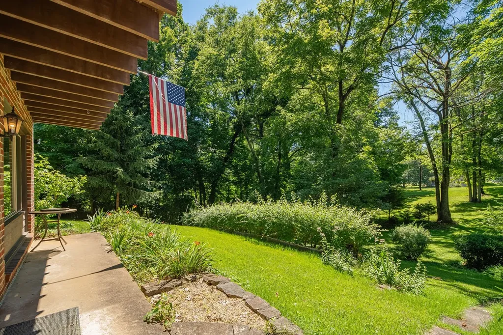 604 Crestland Drive Columbia TN 38401