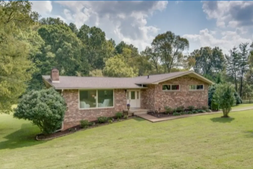 9077 Old Charlotte Pike Pegram TN 37143