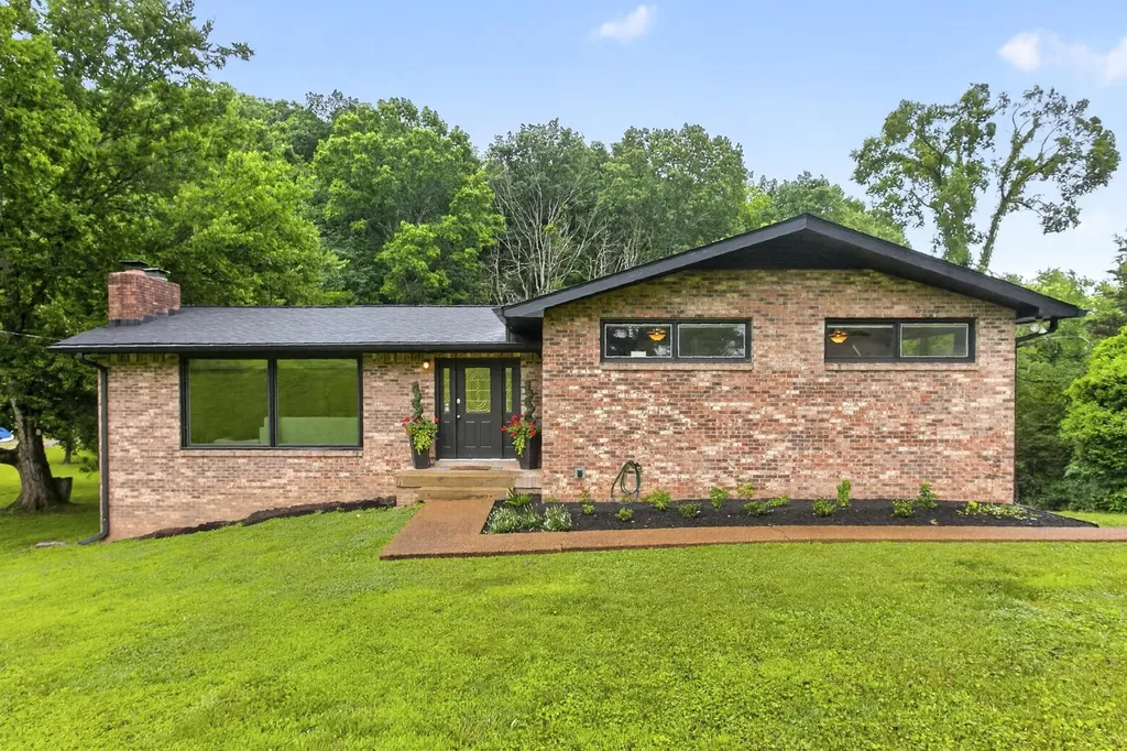 9077 Old Charlotte Pike Pegram TN 37143
