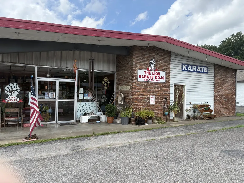 301 N Locust Avenue Lawrenceburg TN 38464
