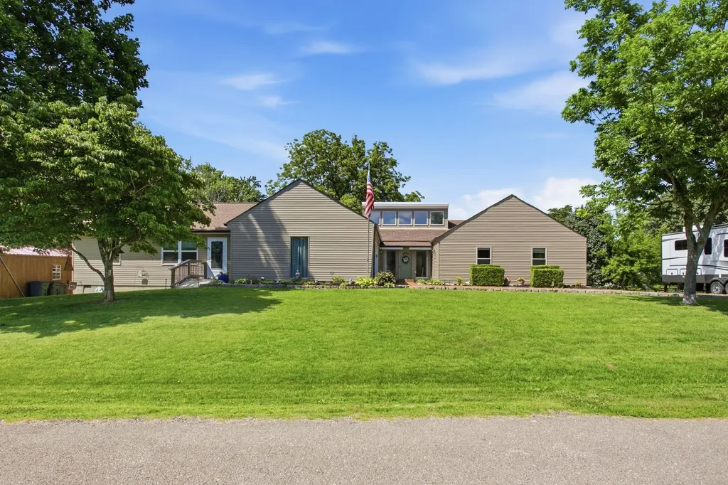 1330 Chippendale Circle Columbia TN 38401