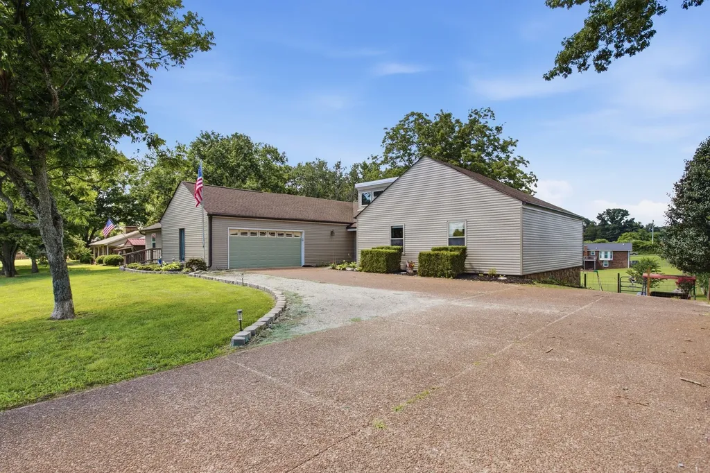 1330 Chippendale Circle Columbia TN 38401