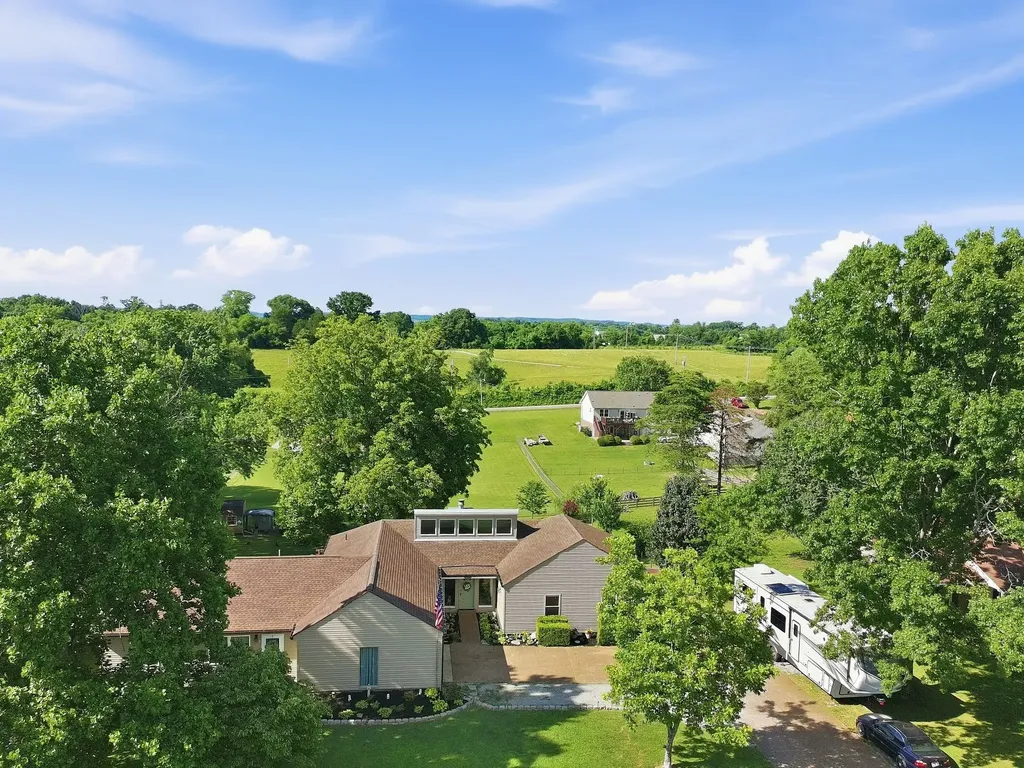 1330 Chippendale Circle Columbia TN 38401