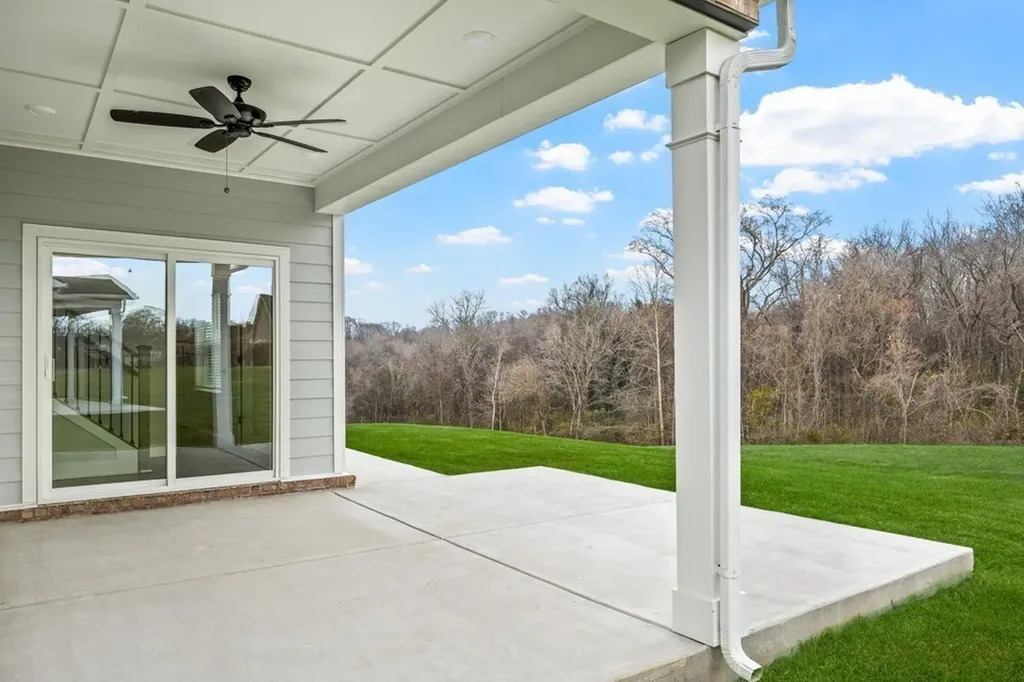 808 Hillock Trace Lebanon TN 37087