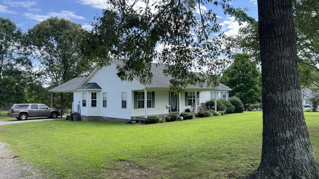153 Commodore Circle Summertown TN 38483