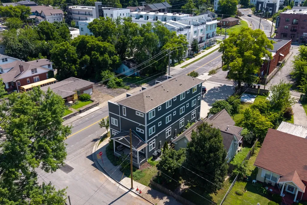 332 Douglas Avenue Nashville TN 37207