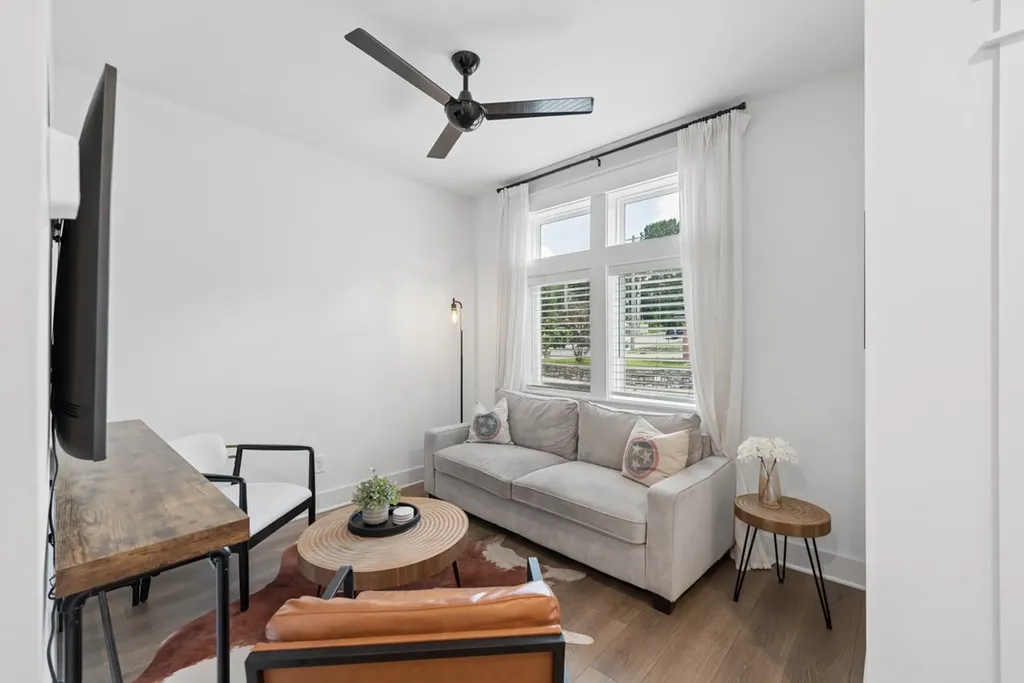 332 Douglas Avenue Nashville TN 37207